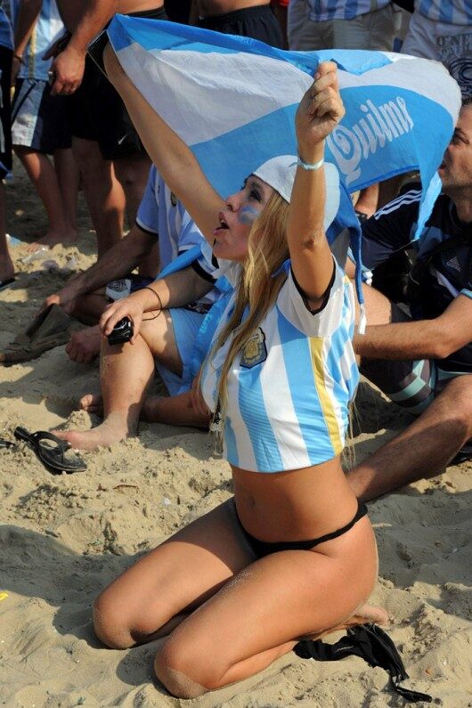 hottest-girls-fans-world-cup-2014_12-argentinian-530x795-8507684