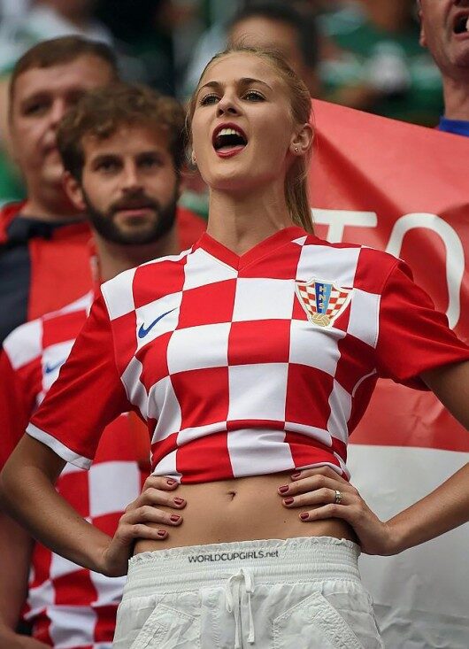 hottest-girls-fans-world-cup-2014_22-croatian-530x733-4997793