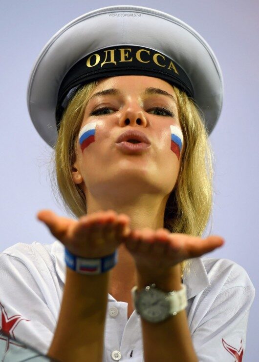 hottest-girls-fans-world-cup-2014_47-russian-530x742-1146532