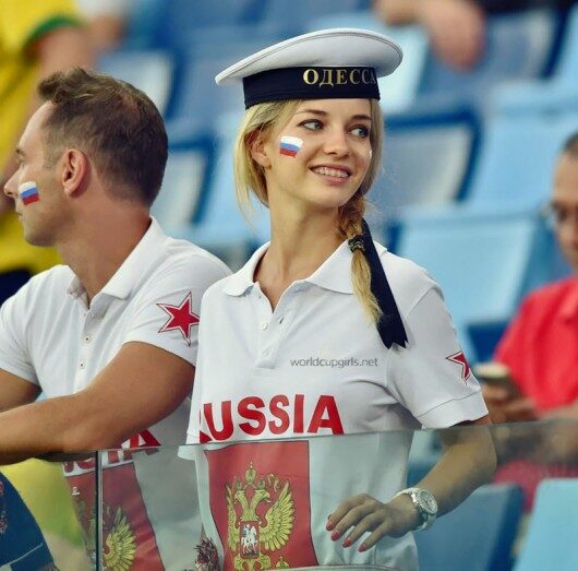 russian-girl_world-cup-2014_04-530x523-8228135