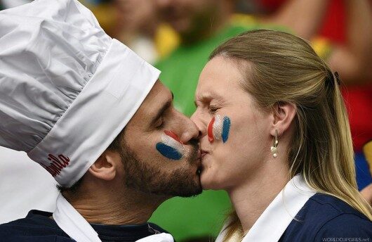 world-cup-fans-kissing-01_french-530x344-6687970