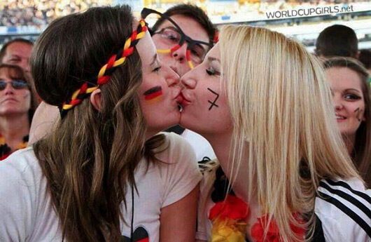 world-cup-fans-kissing-12_german-1911754