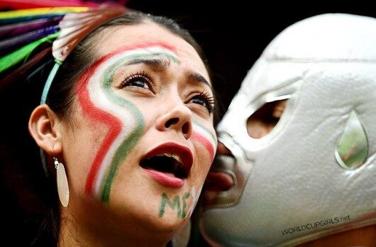 world-cup-fans-kissing-18_mexican-530x348-4649090